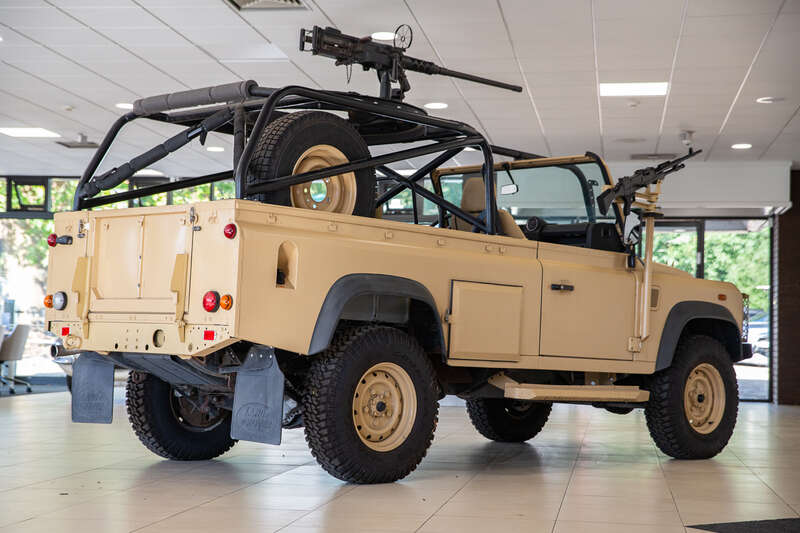 Used Land Rover Defender 110 2015 for sale - 76175960: Photo 4