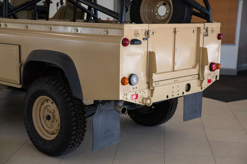 Used Land Rover Defender 110 2015 for sale - 76175960: Photo 9