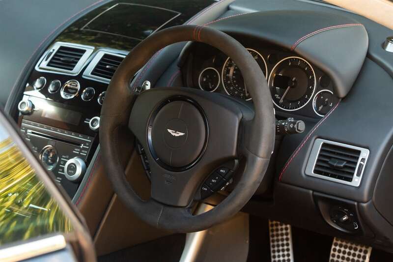 Used Aston Martin DBS 2010 for sale - 76473944: Photo 2