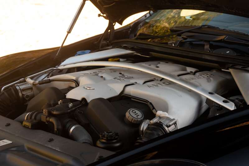 Used Aston Martin DBS 2010 for sale - 76473944: Photo 3