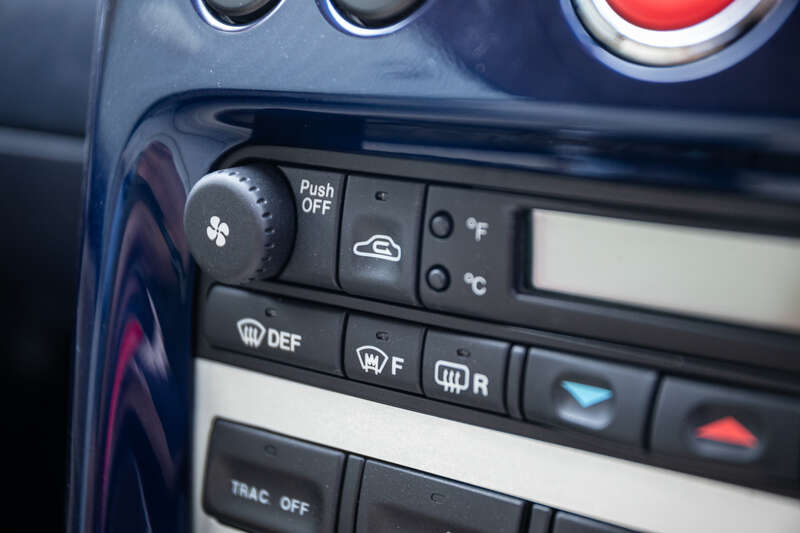Used Aston Martin Vanquish 2003 for sale - 76318415: Photo 16