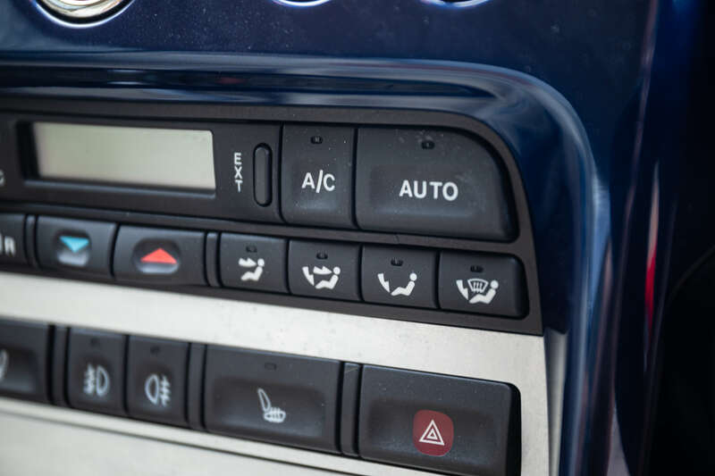 Used Aston Martin Vanquish 2003 for sale - 76318415: Photo 17