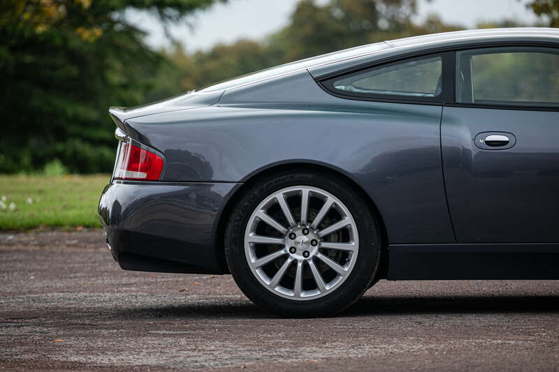 Used Aston Martin Vanquish 2002 for sale - 76315582: Photo 12