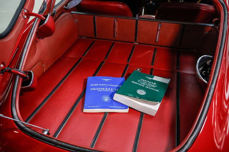 Used Jaguar E-Type 1968 for sale - 76350320: Photo 16