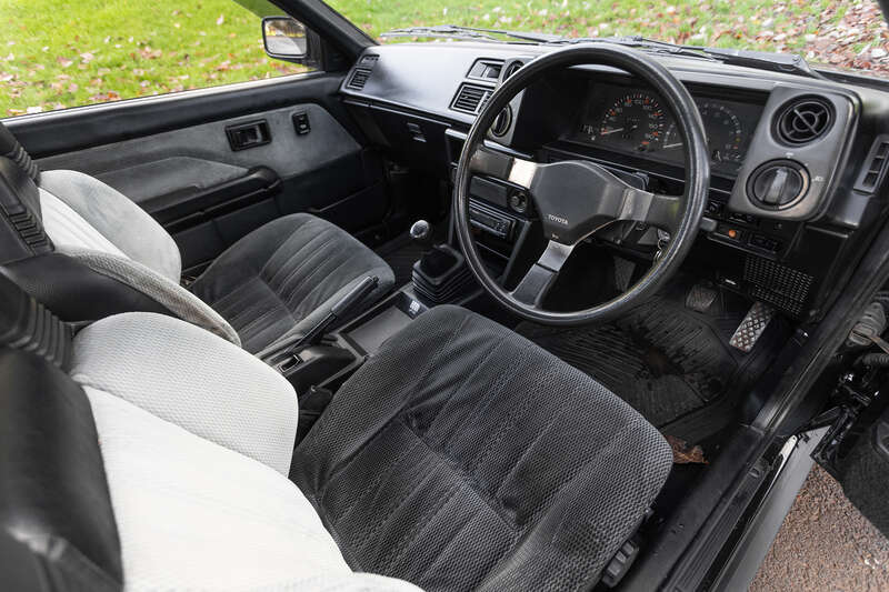 Used Toyota Corolla 2010 for sale - 76350325: Photo 2