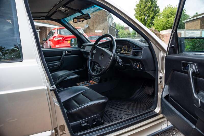 Used Mercedes-Benz 190 1991 for sale - 76095543: Photo 2