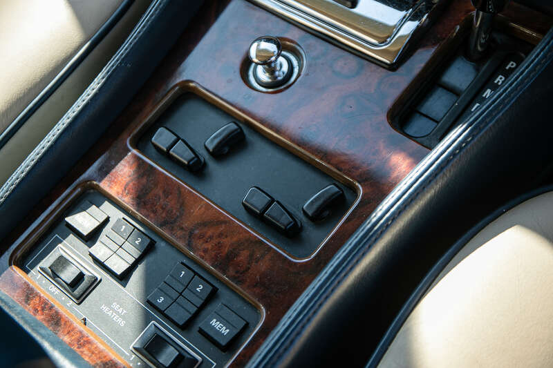 Used Bentley Azure 1996 for sale - 78073570: Photo 22