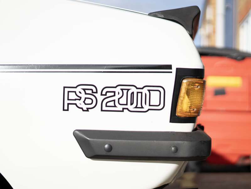 Used Ford Escort 2015 for sale - 76802501: Photo 21