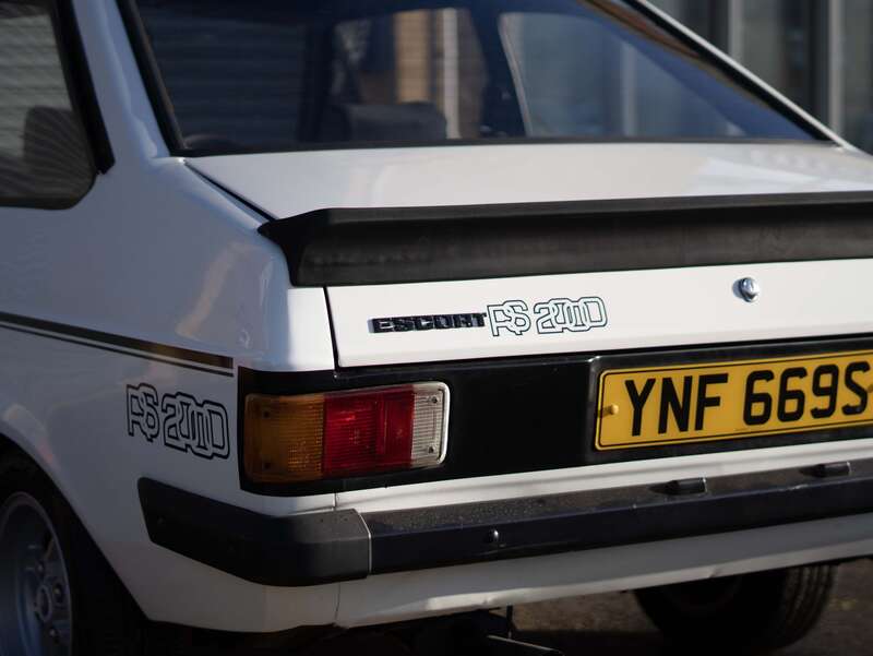 Used Ford Escort 2015 for sale - 76802501: Photo 24