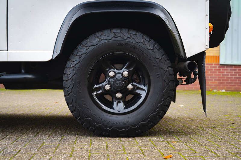 Used Land Rover Defender for sale - 76350310: Photo 14