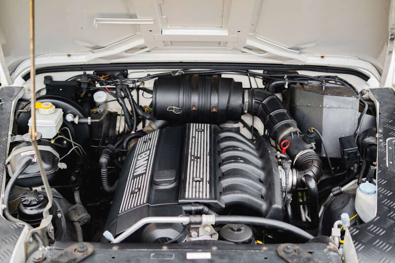 Used Land Rover Defender for sale - 76350310: Photo 3