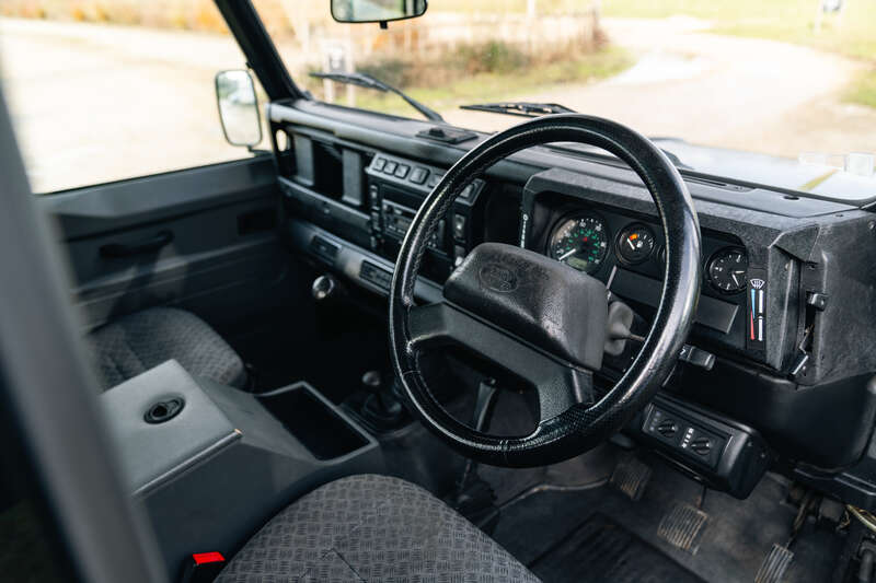 Used Land Rover Defender 90 for sale - 77538699: Photo 2