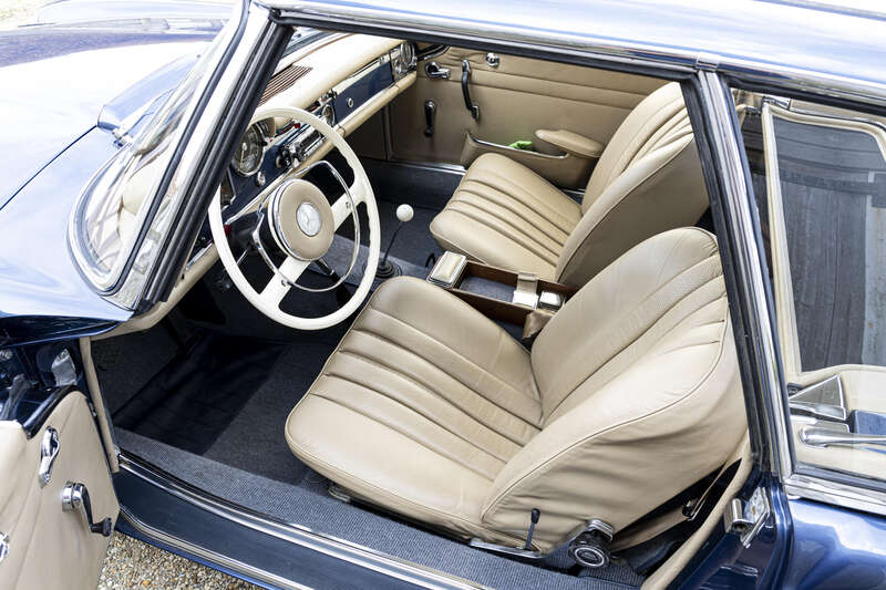 Used Mercedes-Benz 230 SL 2018 for sale - 76350348: Photo 2