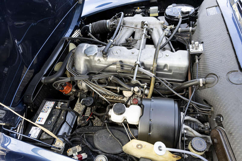 Used Mercedes-Benz 230 SL 2018 for sale - 76350348: Photo 3