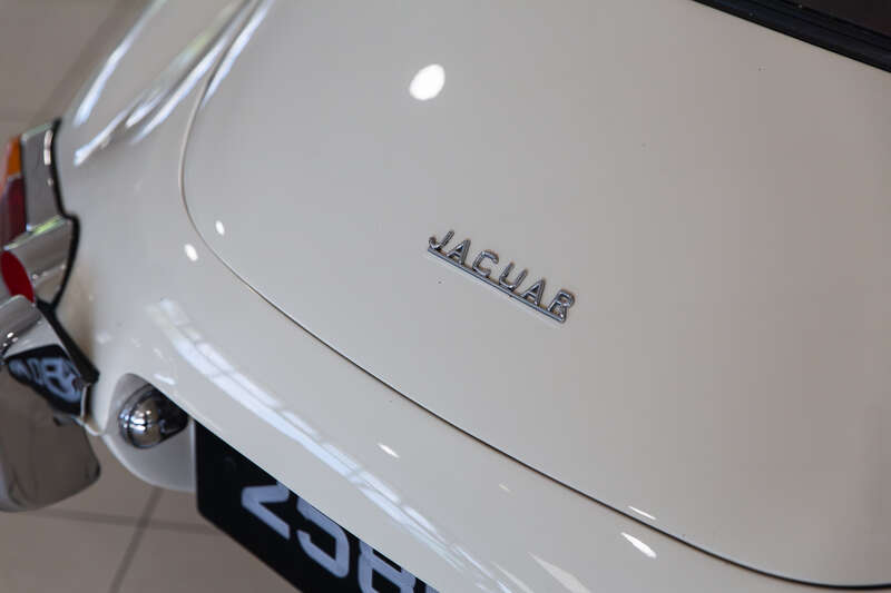 Used Jaguar E-Type 1962 for sale - 76175957: Photo 15