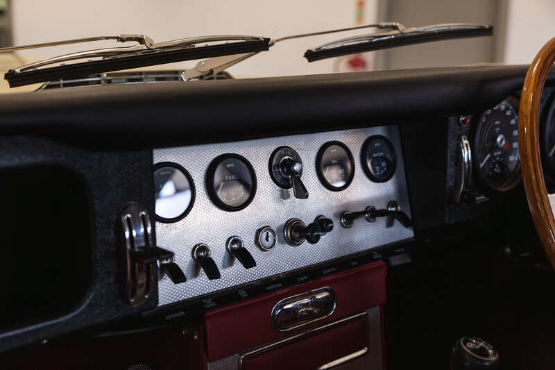 Used Jaguar E-Type 1962 for sale - 76175957: Photo 23