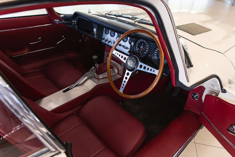 Used Jaguar E-Type 1962 for sale - 76175957: Photo 25