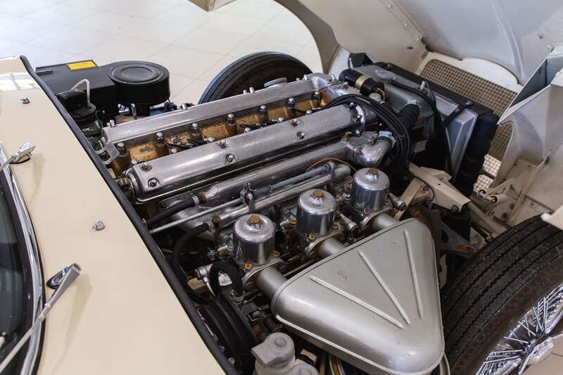 Used Jaguar E-Type 1962 for sale - 76175957: Photo 3