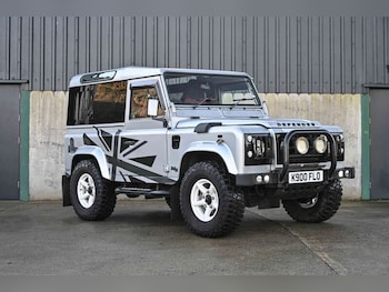 Land Rover Defender 90 feature image