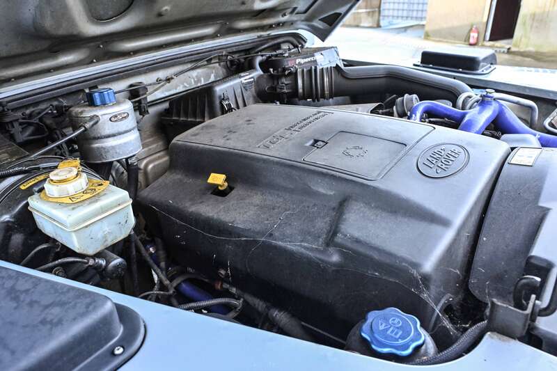 Used Land Rover Defender 90 for sale - 76997913: Photo 2