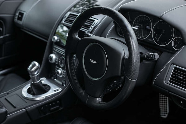 Used Aston Martin Vantage 2011 for sale - 76307946: Photo 11