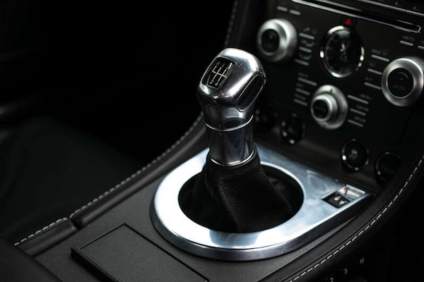 Used Aston Martin Vantage 2011 for sale - 76307946: Photo 12