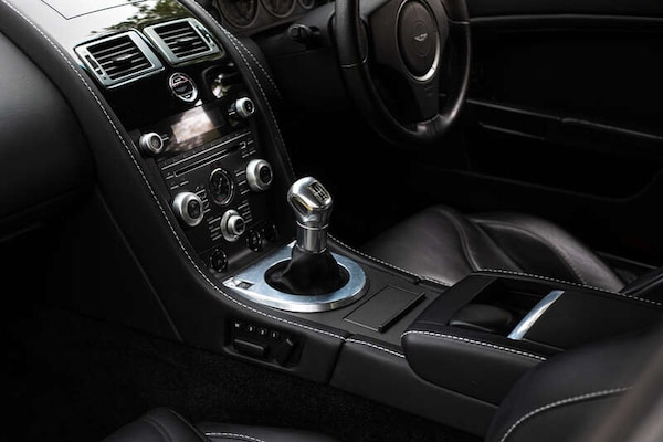 Used Aston Martin Vantage 2011 for sale - 76307946: Photo 14