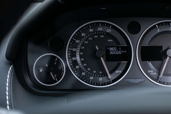 Used Aston Martin Vantage 2011 for sale - 76307946: Photo 17