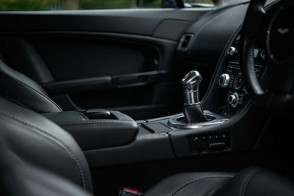 Used Aston Martin Vantage 2011 for sale - 76307946: Photo 18