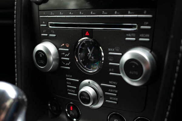 Used Aston Martin Vantage 2011 for sale - 76307946: Photo 23