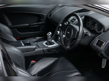 Used Aston Martin Vantage 2011 for sale - 76307946: Photo 2