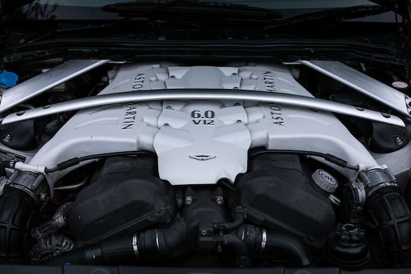 Used Aston Martin Vantage 2011 for sale - 76307946: Photo 3