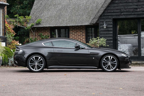 Used Aston Martin Vantage 2011 for sale - 76307946: Photo 5