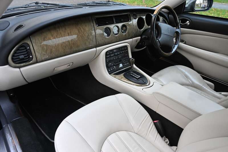 Used Jaguar XK8 2002 for sale - 76486013: Photo 2