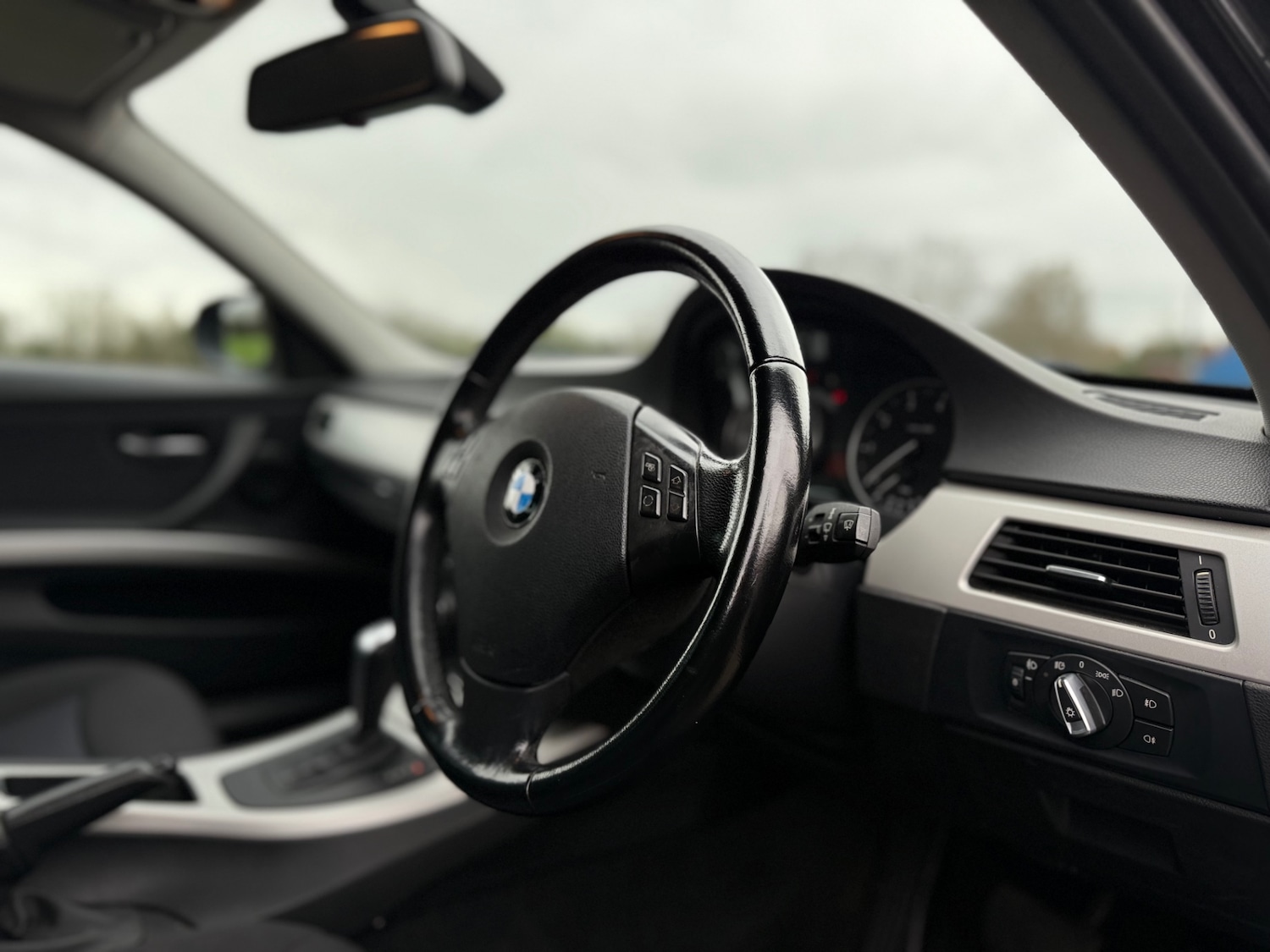 Used BMW 3 Series 2010 for sale - 77641630: Photo 17