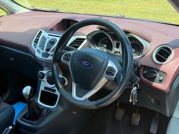 Used Ford Fiesta 2010 for sale - 79342108: Photo
