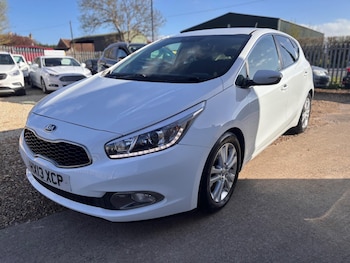 Used Kia Ceed 2013 for sale - 77939702: Photo