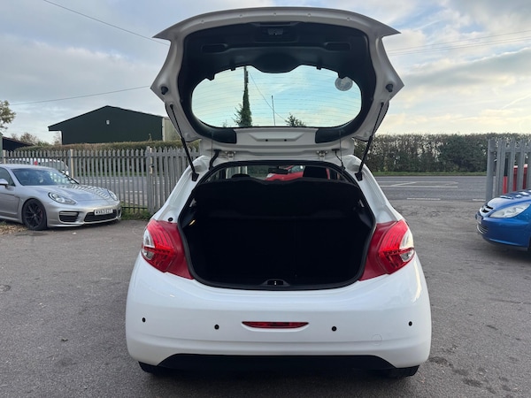 Used Peugeot 208 2013 for sale - 76247397: Photo 11