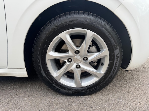 Used Peugeot 208 2013 for sale - 76247397: Photo 17