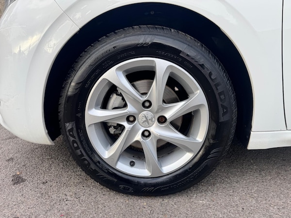Used Peugeot 208 2013 for sale - 76247397: Photo 20