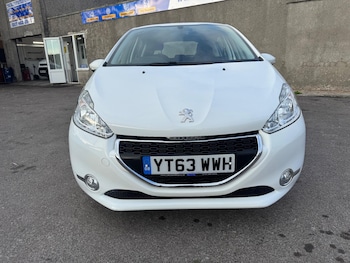 Used Peugeot 208 2013 for sale - 76247397: Photo 2