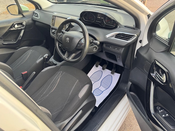 Used Peugeot 208 2013 for sale - 76247397: Photo 8