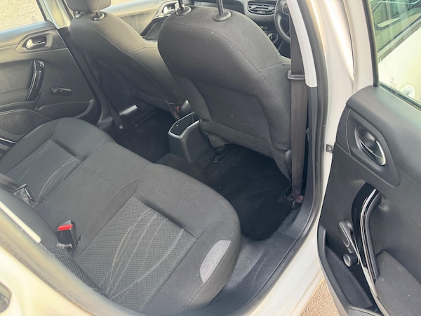 Used Peugeot 208 2013 for sale - 76247397: Photo 9