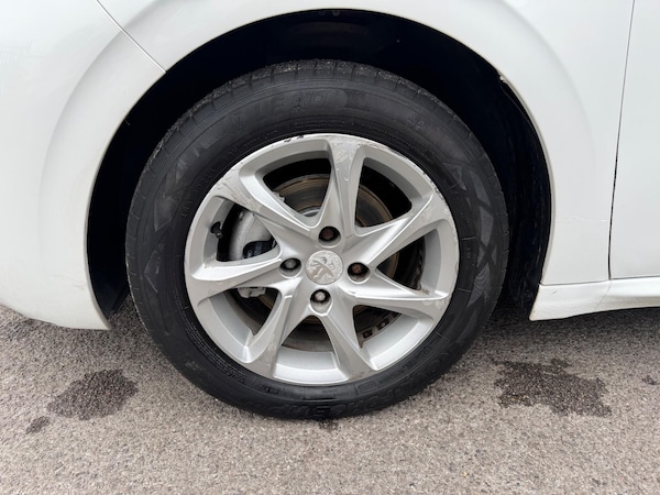 Used Peugeot 208 2013 for sale - 76239615: Photo 18