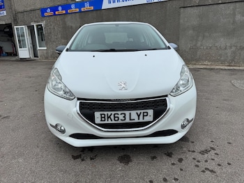 Used Peugeot 208 2013 for sale - 76239615: Photo 2