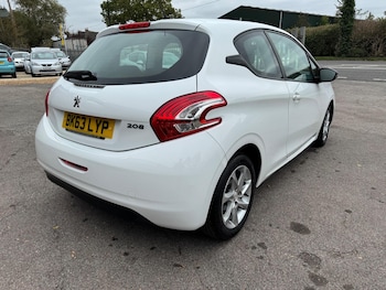 Used Peugeot 208 2013 for sale - 76239615: Photo 4