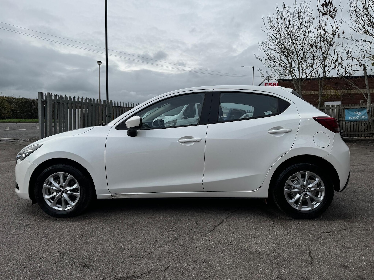 Used Mazda Mazda2 2016 for sale - 76498646: Photo 11