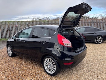 Used Ford Fiesta 2015 for sale - 77376210: Photo