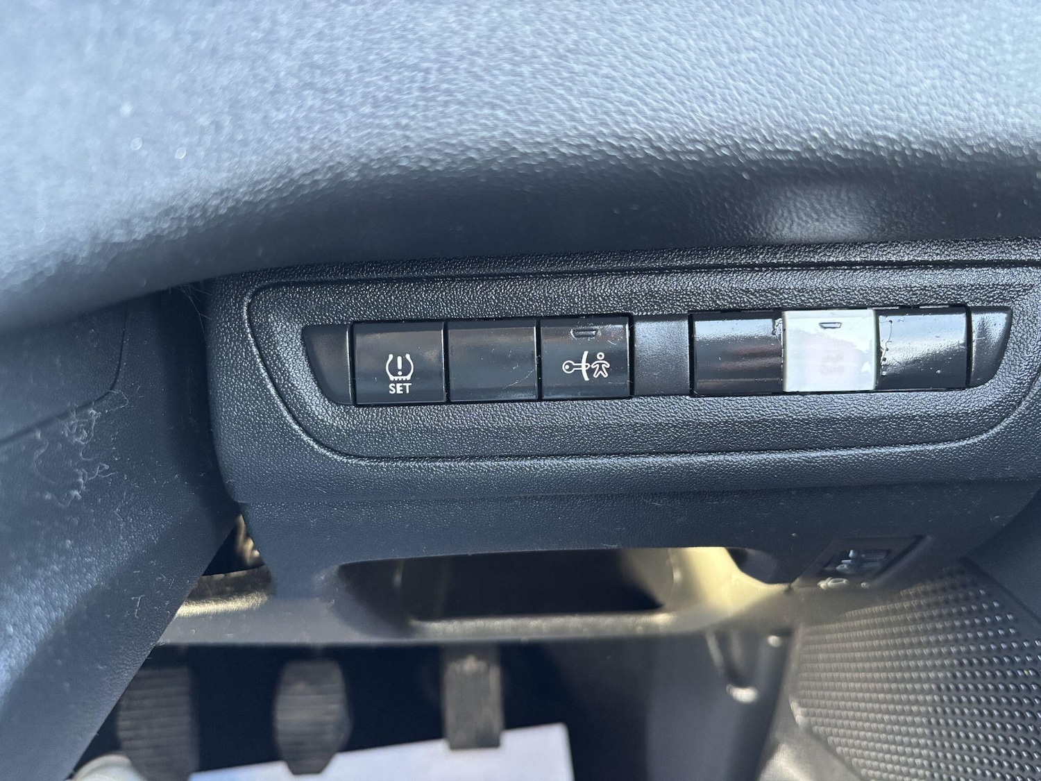 Used Peugeot 208 2014 for sale - 76926157: Photo 25