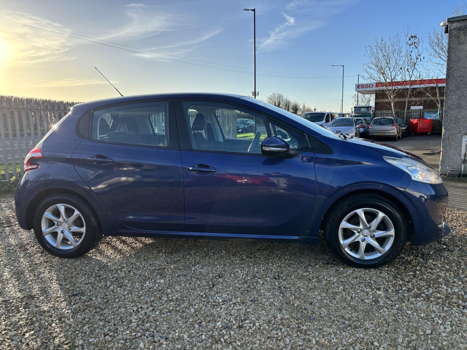Used Peugeot 208 2014 for sale - 76926157: Photo 4